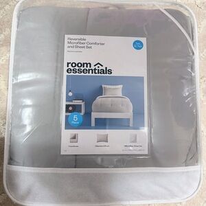 Room Essentials Gray Reversible Comforter Set